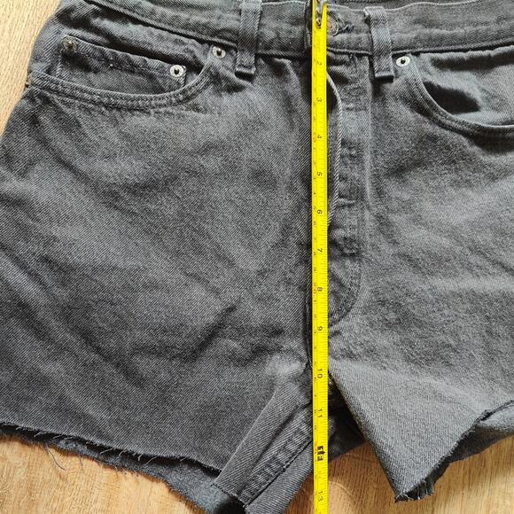 Vintage Levi's 501 Jean Shorts Womens 32 Black Wash Cut Offs Button Fly Festival - Picture 7 of 12